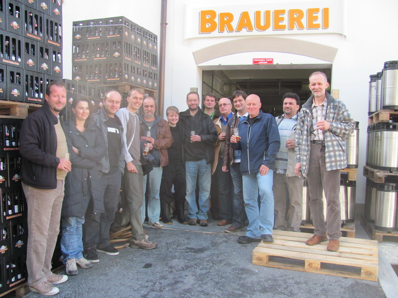 12_Společné foto členů SPP před pivovarem Monsteiner